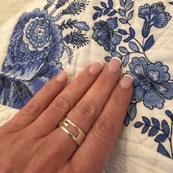 LIKE NEW: GUCCI Sz 7 (US) G Logo Sterling Silver 925 Ring